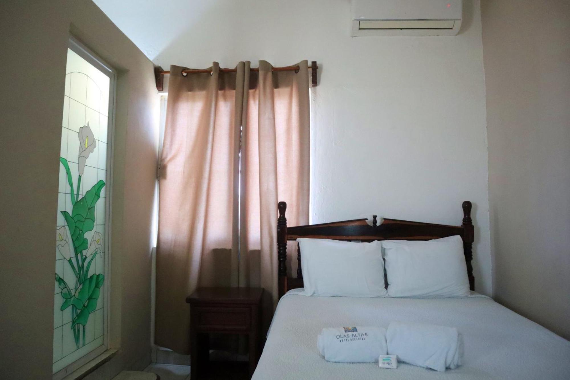 Hotel Olas Altas Бусериас Экстерьер фото